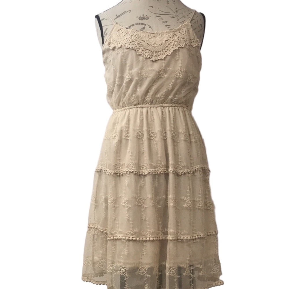 It’s Pink👗Cream Lacey Sleeveless Dress Size M